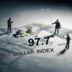 Dollar Index Stabilizes at 97.7 Amid Supreme Court Hearing and Government Shutdown